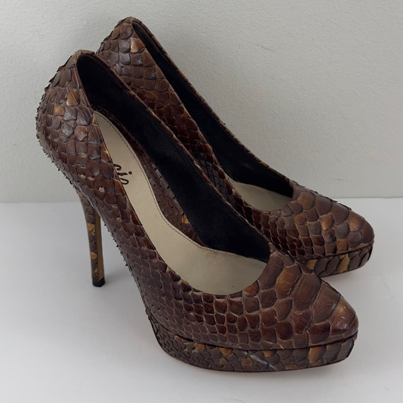 Gucci brown Python platform pumps‎